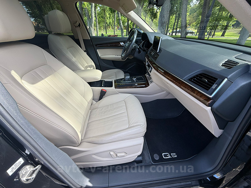 Аренда внедорожника Audi Q5 черный с водителем в Киеве