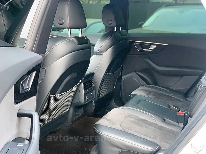 Аренда внедорожника с водителем в Киеве Audi Q8 S Line белый