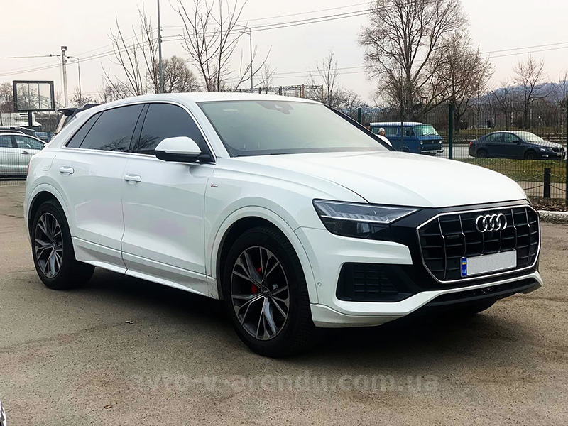 Аренда внедорожника с водителем в Киеве Audi Q8 S Line белый