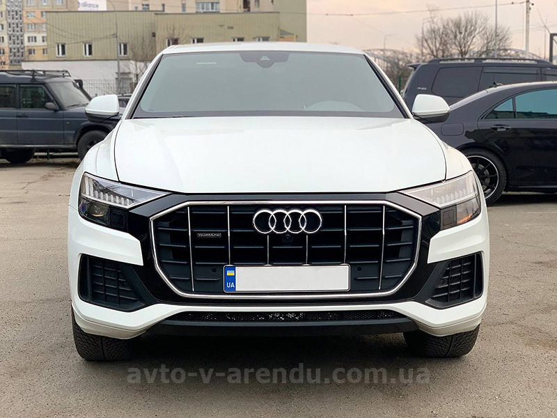 Аренда внедорожника с водителем в Киеве Audi Q8 S Line белый