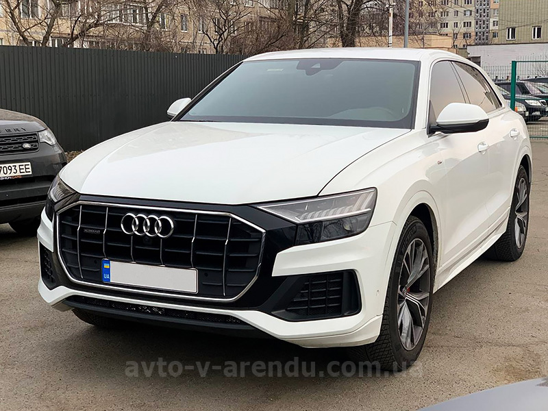 Аренда внедорожника с водителем в Киеве Audi Q8 S Line белый