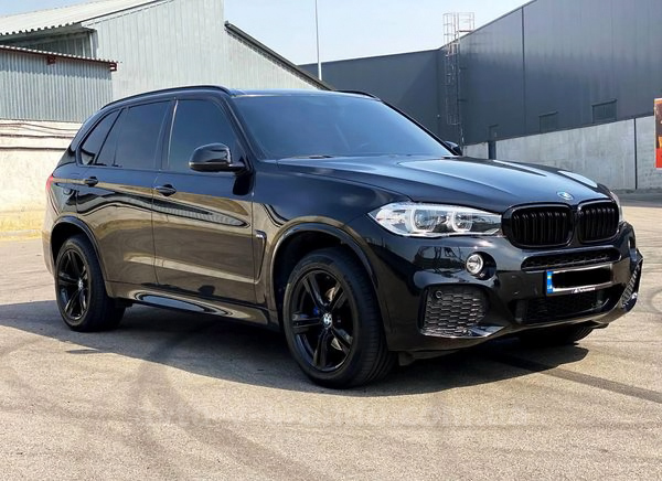 Аренда внедорожника джипа BMW X5 с водителем в Киеве