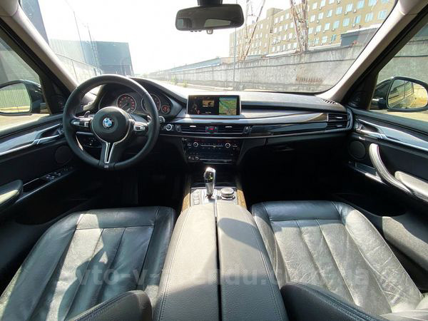 Аренда внедорожника BMW X5 2014 черный с водителем в Киеве
