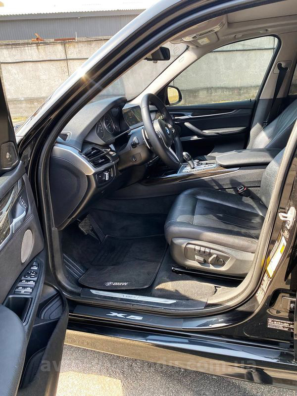 Аренда внедорожника BMW X5 2014 черный с водителем в Киеве