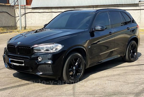 Аренда внедорожника BMW X5 2014 черный с водителем в Киеве