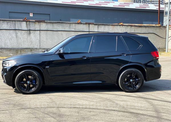 Аренда внедорожника BMW X5 2014 черный с водителем в Киеве