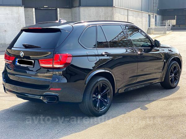Аренда внедорожника BMW X5 2014 черный с водителем в Киеве