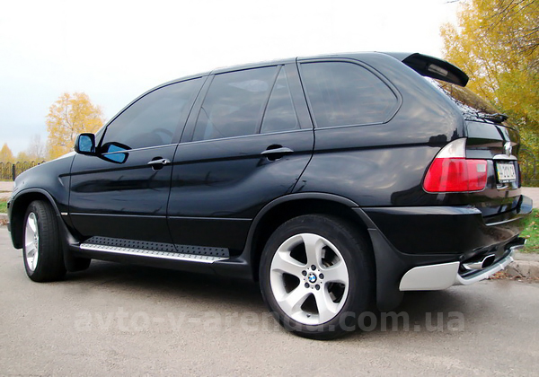 Аренда внедорожника BMW X5 черный с водителем в Киеве