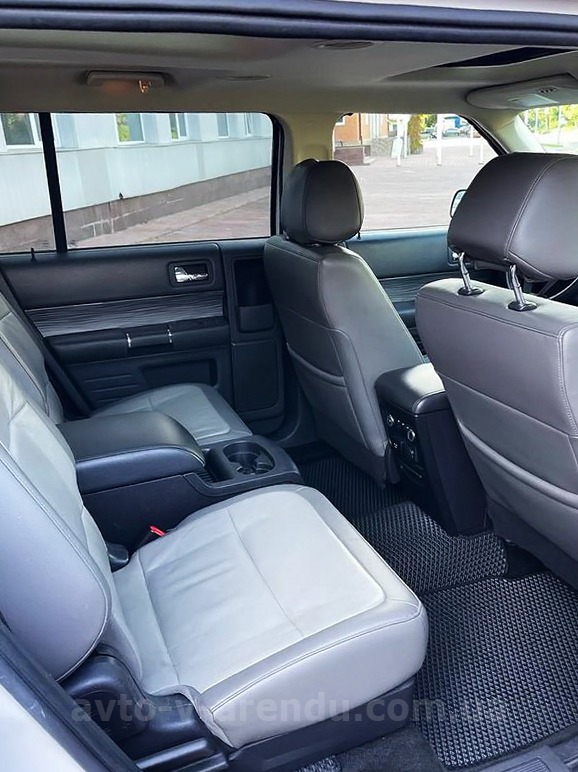 Аренда внедорожника джипа с водителем в Киеве Ford Flex белый