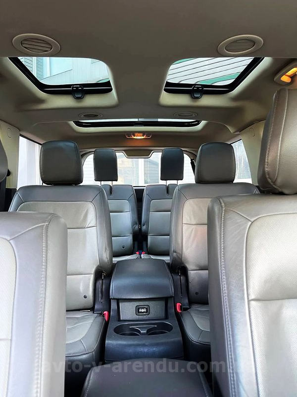 Аренда внедорожника джипа с водителем в Киеве Ford Flex белый