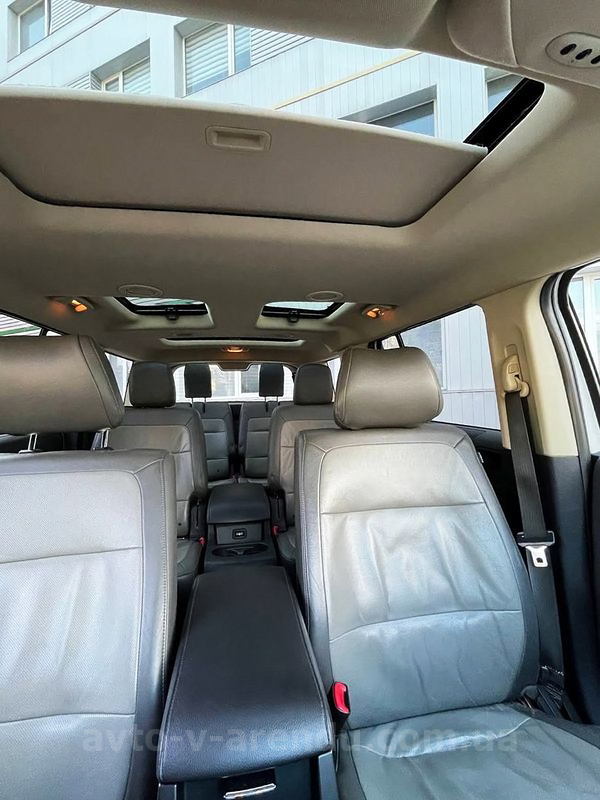 Аренда внедорожника джипа с водителем в Киеве Ford Flex белый
