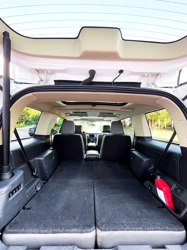 Аренда внедорожника джипа с водителем в Киеве Ford Flex белый