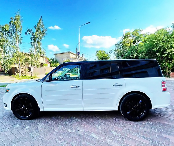 Аренда внедорожника джипа с водителем в Киеве Ford Flex белый