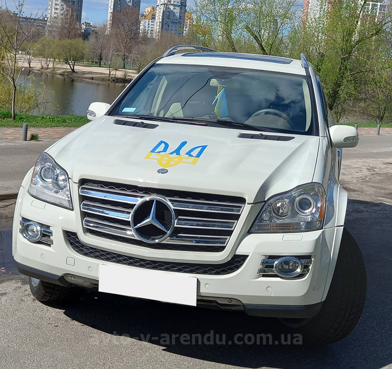 Аренда внедорожника джипа Mercedes-Benz GL 550 с водителем в Киеве