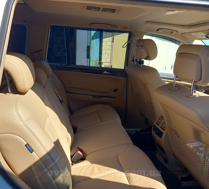 Аренда внедорожника джипа Mercedes-Benz GL 550 с водителем в Киеве