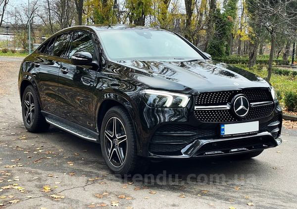 Аренда внедорожника Mercedes Benz GLE 350D Coupe черный с водителем. Прокат джипа Мерседес GLE 350D Coupe внедорожник без водителя в Киеве