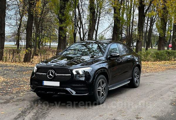 Аренда внедорожника Mercedes Benz GLE 350D Coupe черный с водителем. Прокат джипа Мерседес GLE 350D Coupe внедорожник без водителя в Киеве
