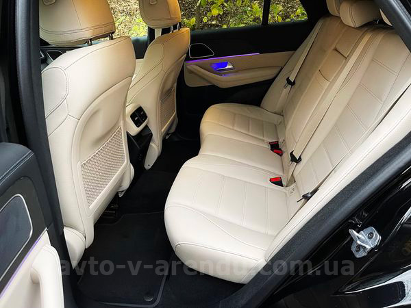 Аренда внедорожника Mercedes Benz GLE 350D Coupe черный с водителем. Прокат джипа Мерседес GLE 350D Coupe внедорожник без водителя в Киеве