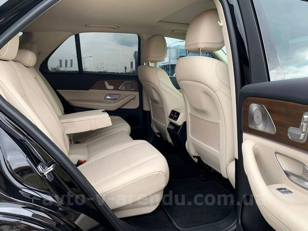 Аренда внедорожника Mercedes Benz GLE 63 AMG черный с водителем. Прокат автомобиля Мерседес 63 AMG внедорожник без водителя в Киеве