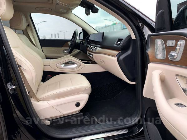 Аренда внедорожника Mercedes Benz GLE 63 AMG черный с водителем. Прокат автомобиля Мерседес 63 AMG внедорожник без водителя в Киеве