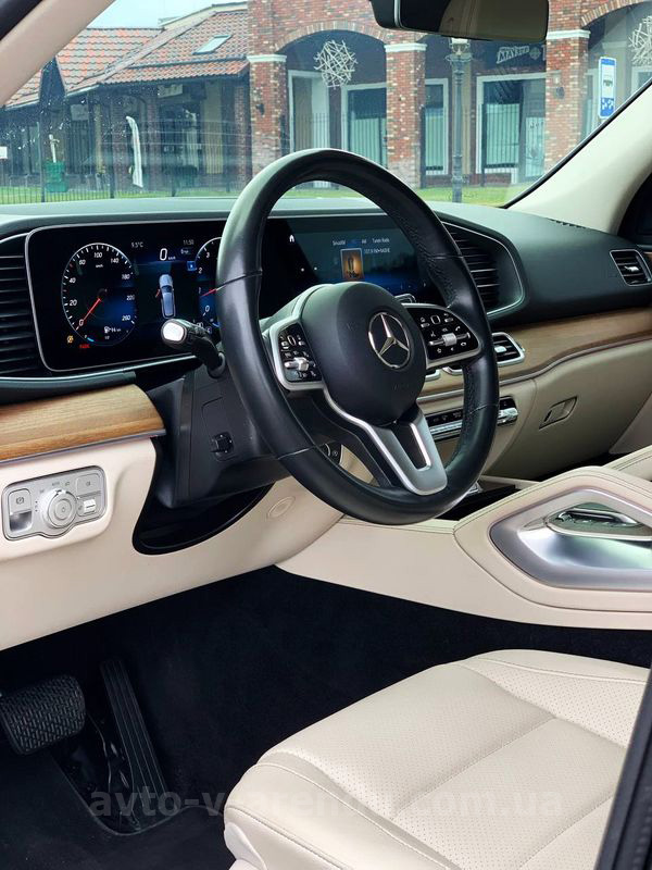 Аренда внедорожника Mercedes Benz GLE 63 AMG черный с водителем. Прокат автомобиля Мерседес 63 AMG внедорожник без водителя в Киеве