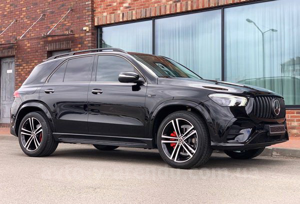 Аренда внедорожника Mercedes Benz GLE 63 AMG черный с водителем. Прокат автомобиля Мерседес 63 AMG внедорожник без водителя в Киеве