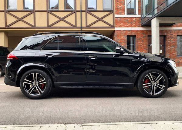 Аренда внедорожника Mercedes Benz GLE 63 AMG черный с водителем. Прокат автомобиля Мерседес 63 AMG внедорожник без водителя в Киеве