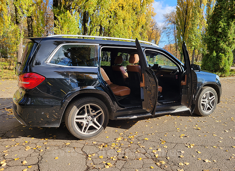 Аренда внедорожника Mercedes Benz GLS 350d AMG 4MATIC с водителем в Киеве