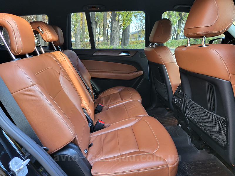 Аренда внедорожника Mercedes Benz GLS 350d AMG 4MATIC с водителем в Киеве