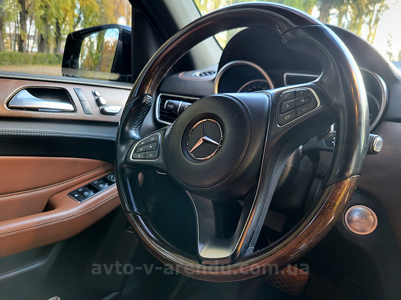 Аренда внедорожника Mercedes Benz GLS 350d AMG 4MATIC с водителем в Киеве