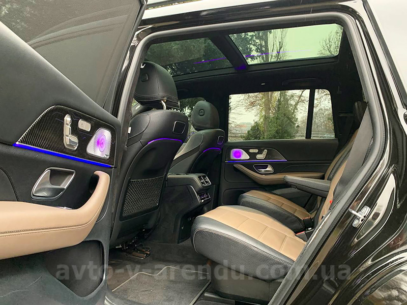 Аренда внедорожника Mercedes GLS 63 AMG черный с водителем. Прокат джипа Мерседес GLS 63 AMG без водителя в Киеве