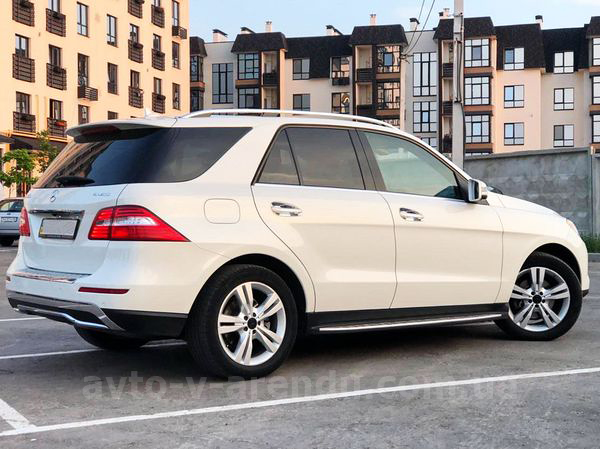 Аренда внедорожника джипа с водителем в Киеве Mercedes-Benz ML