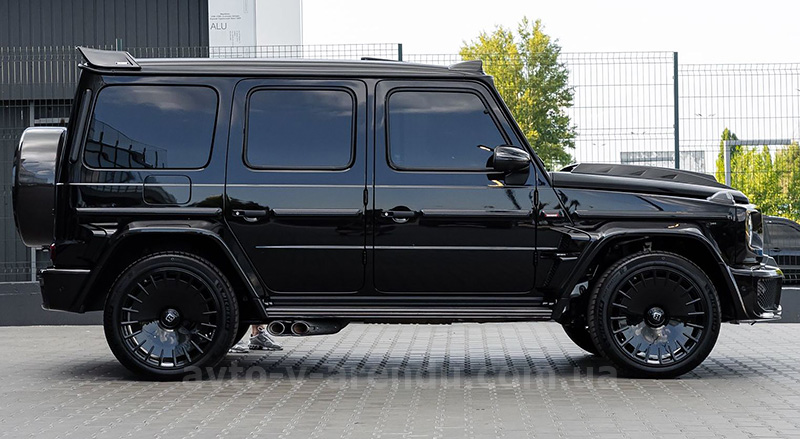 Аренда внедорожника Mercedes-Benz Gelandewagen G63 AMG Brabus кубик с водителем в Киеве. Прокат авто Мерседес Гелентваген G63 AMG без водителя в Киеве