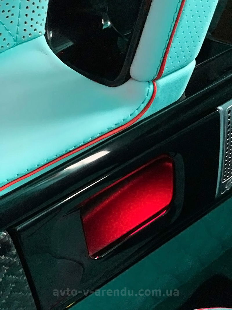 Аренда Mercedes-Benz Gelandewagen G800 Brabus Tiffany кубик с водителем. Прокат авто Мерседес G800 гелик без водителя Киев