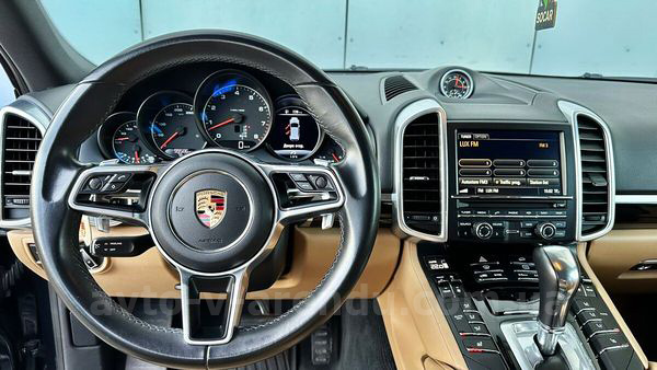 Аренда внедорожника Porsche Cayenne черный с водителем в Киеве. Прокат внедорожника Порше Кайен без водителя в Киеве