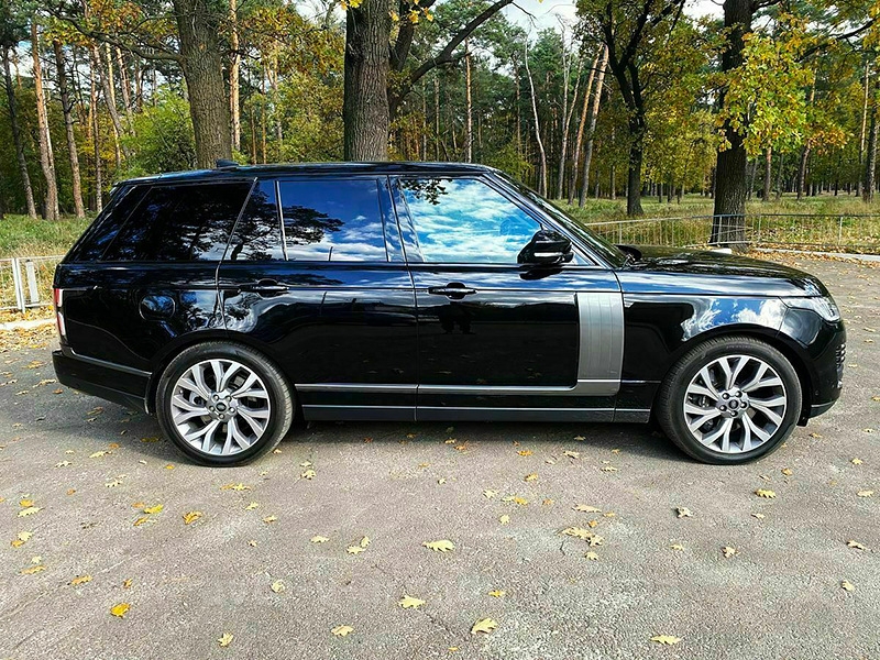 Аренда внедорожника Range Rover Vogue 4,4d с водителем. Прокат джипа Рендж Ровер Вог 4,4d без водителя в Киеве