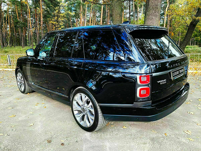 Аренда внедорожника Range Rover Vogue 4,4d с водителем. Прокат джипа Рендж Ровер Вог 4,4d без водителя в Киеве