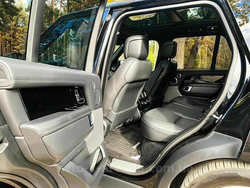 Аренда внедорожника Range Rover Vogue 4,4d с водителем. Прокат джипа Рендж Ровер Вог 4,4d без водителя в Киеве