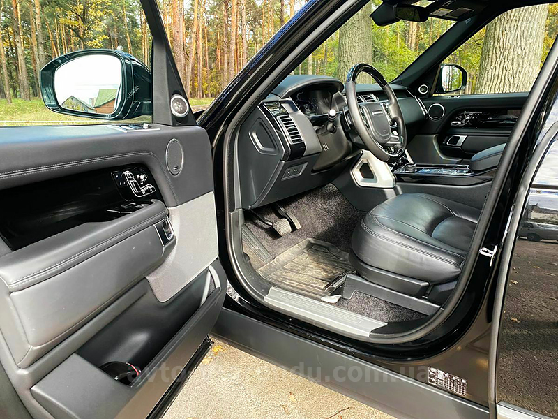 Аренда внедорожника Range Rover Vogue 4,4d с водителем. Прокат джипа Рендж Ровер Вог 4,4d без водителя в Киеве