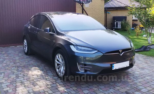 Аренда электро внедорожника TESLA Model X серый с водителем в Киеве
