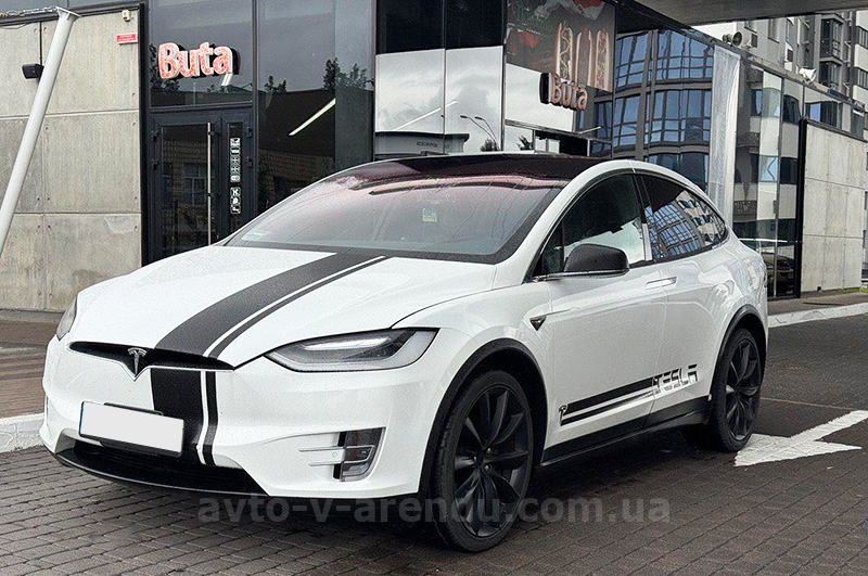 Аренда электро внедорожника TESLA Model X с водителем в Киеве