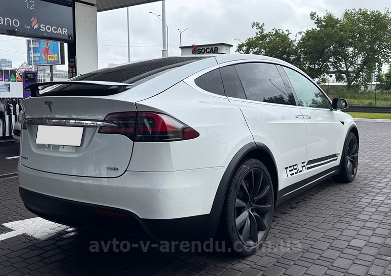 Аренда электро внедорожника TESLA Model X с водителем в Киеве