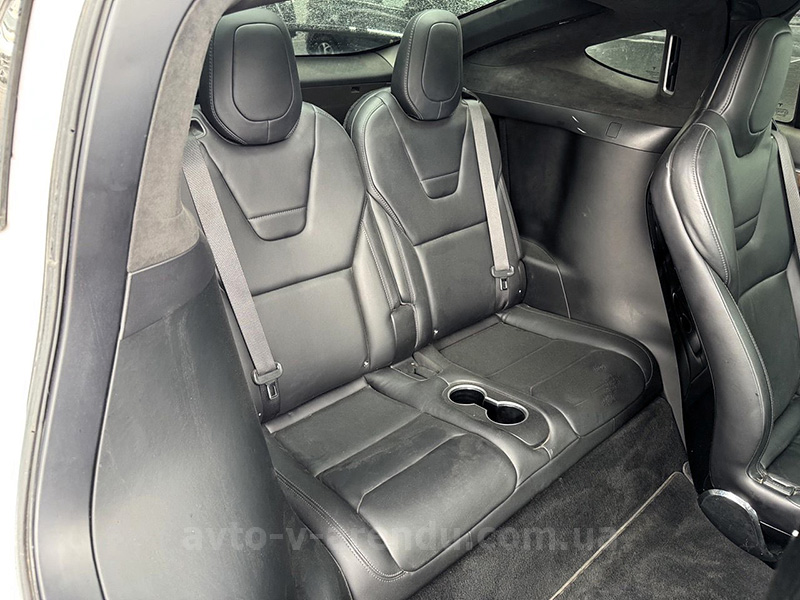 Аренда электро внедорожника TESLA Model X с водителем в Киеве