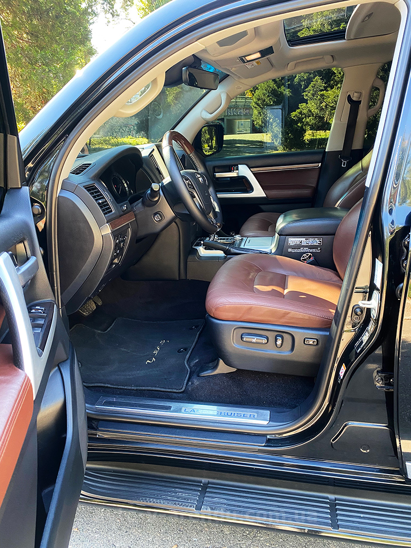 Аренда внедорожника Toyota Land Cruiser 200 4.5 turbo  с водителем. Прокат джипа Тойота Ленд Крузер 200 4.5 turbo без водителя в Киеве