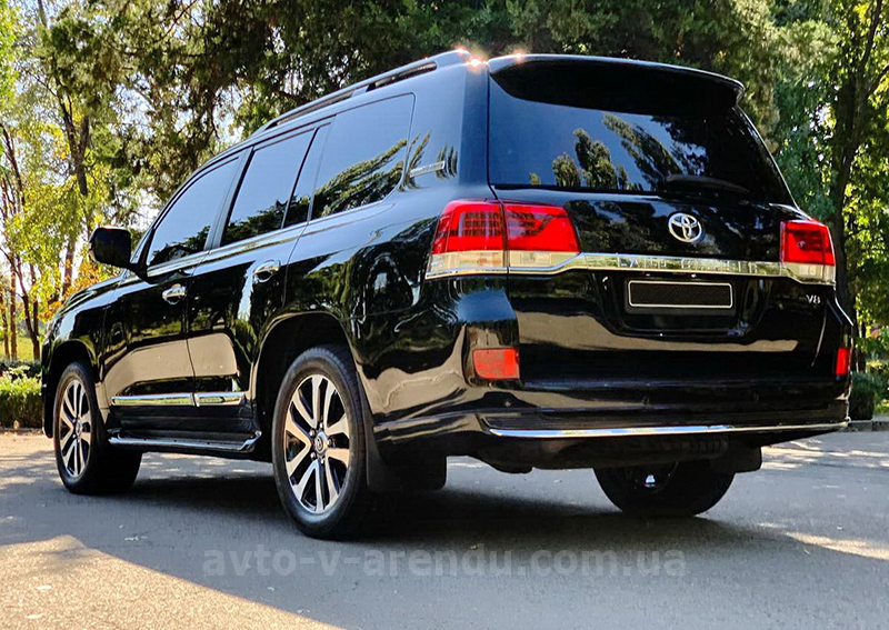 Аренда внедорожника Toyota Land Cruiser 200 4.5 turbo  с водителем. Прокат джипа Тойота Ленд Крузер 200 4.5 turbo без водителя в Киеве