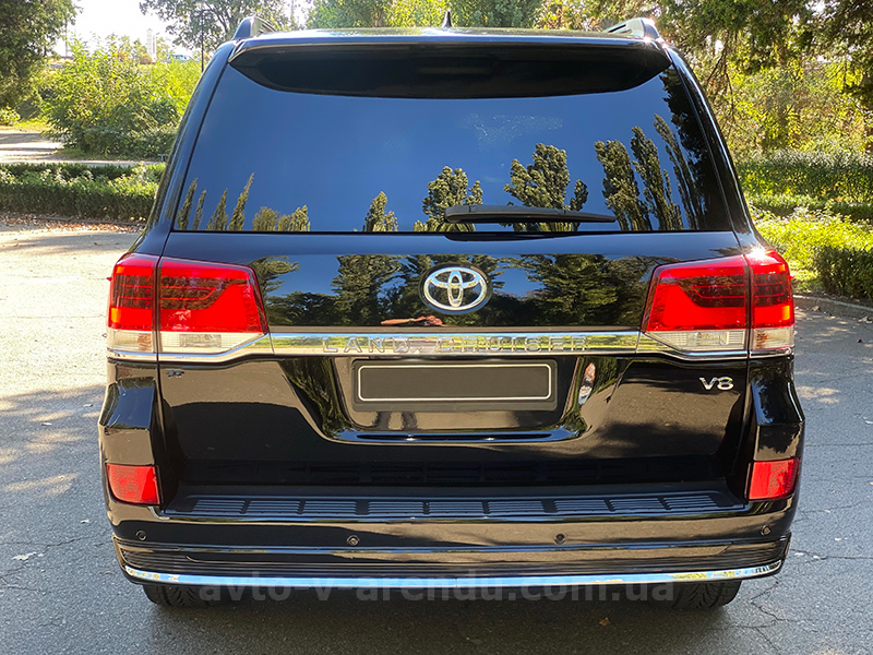 Аренда внедорожника Toyota Land Cruiser 200 4.5 turbo  с водителем. Прокат джипа Тойота Ленд Крузер 200 4.5 turbo без водителя в Киеве