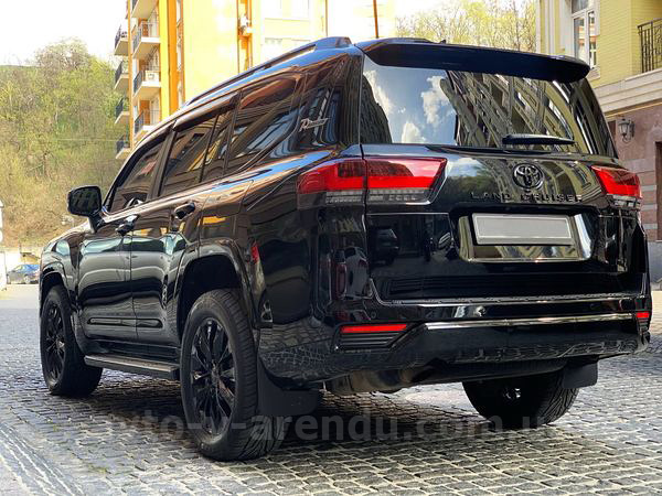 Аренда внедорожника Toyota Land Cruiser Prado 300 с водителем. Прокат джипа Тойота Ленд Крузер 300 без водителя в Киеве