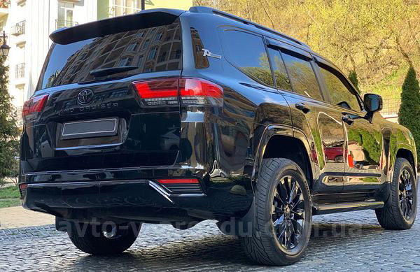 Аренда внедорожника Toyota Land Cruiser Prado 300 с водителем. Прокат джипа Тойота Ленд Крузер 300 без водителя в Киеве