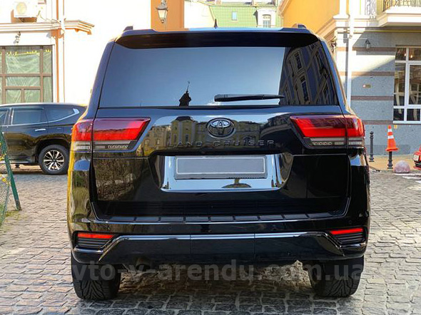 Аренда внедорожника Toyota Land Cruiser Prado 300 с водителем. Прокат джипа Тойота Ленд Крузер 300 без водителя в Киеве