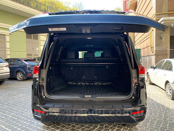 Аренда внедорожника Toyota Land Cruiser Prado 300 с водителем. Прокат джипа Тойота Ленд Крузер 300 без водителя в Киеве